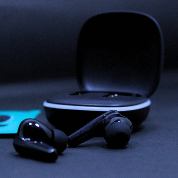 HEATZ HB7 Wireless Earbuds - Image 4